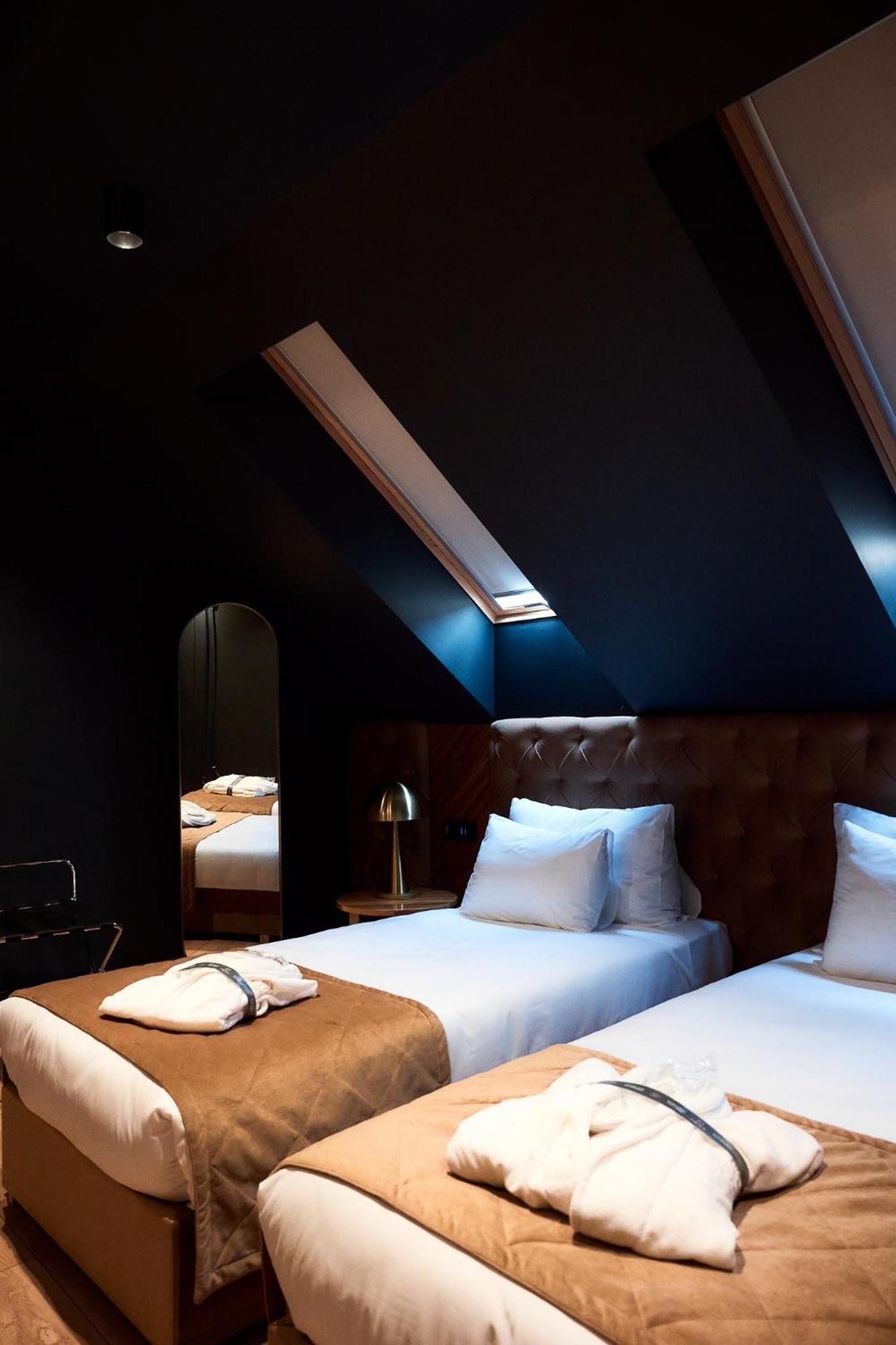 Hotel Viena Satu Mare Ngoại thất bức ảnh
